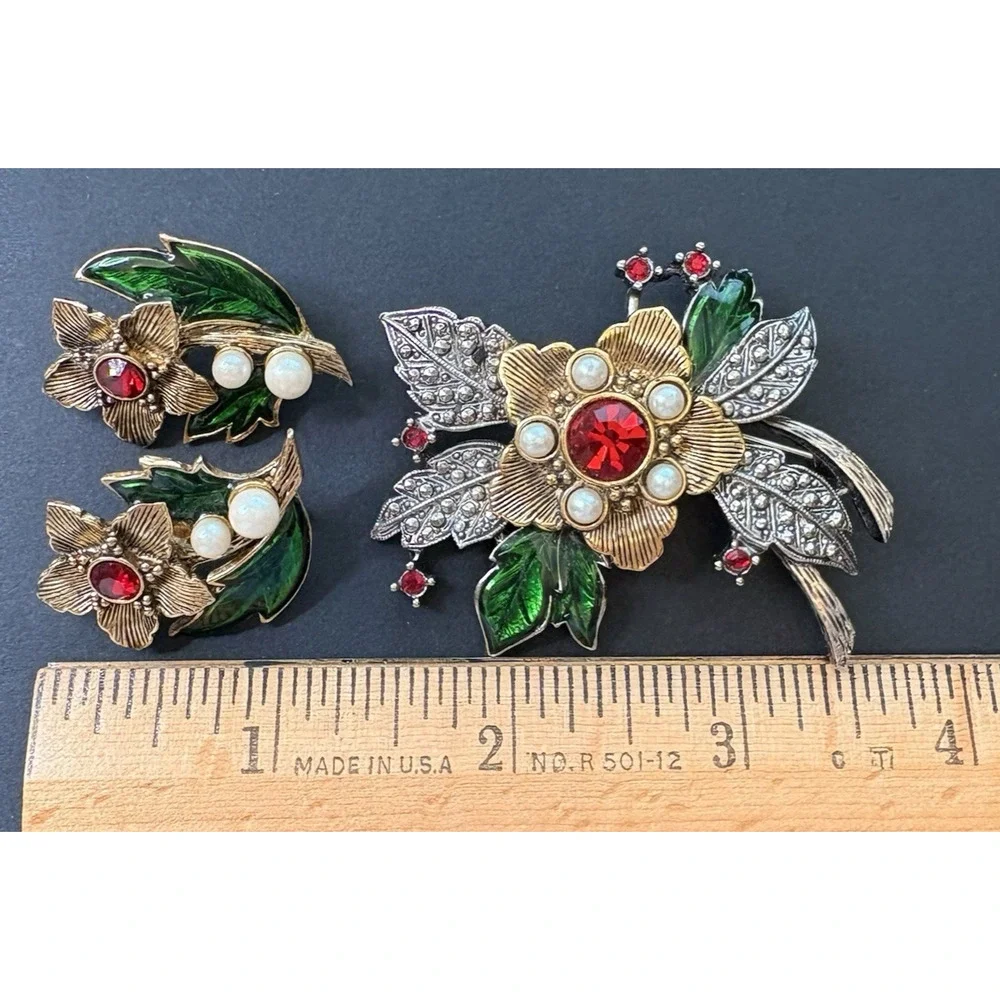 VTG Avon Christmas Holiday Poinsettia Brooch & Clip On Earrings Gold Silver Tone